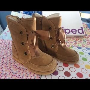 Pediped NEW in Box light brown boots US 11-11.5